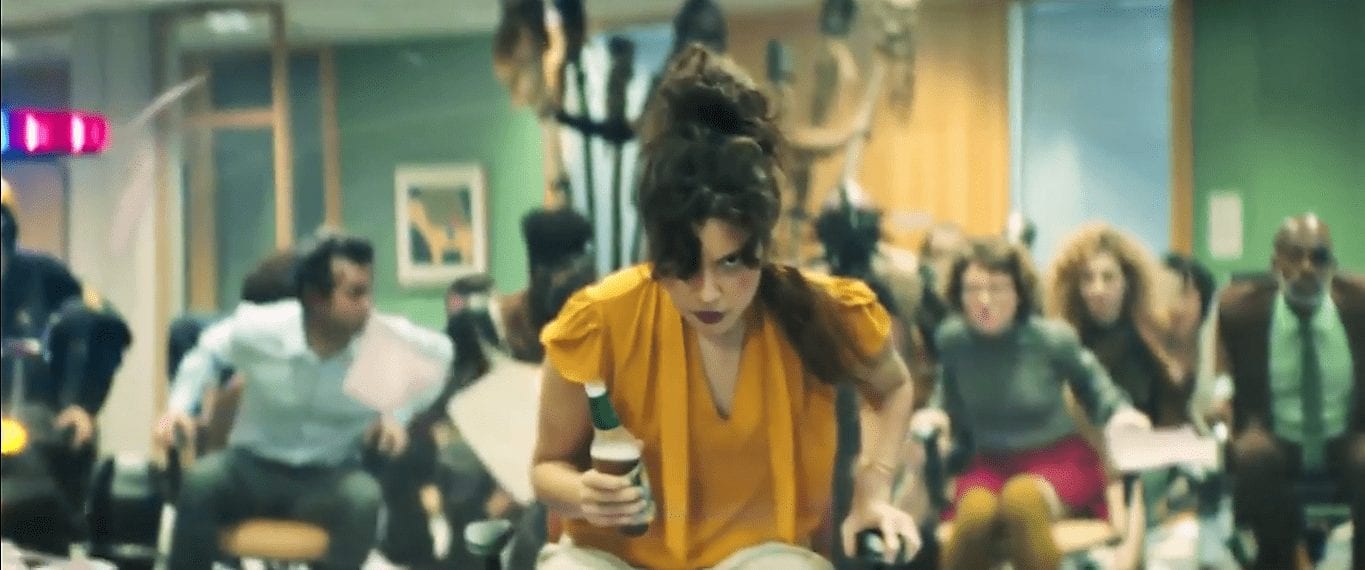 Офисные гонки за бутылкой лимонада. Новая кампания Heineken в Бразилии