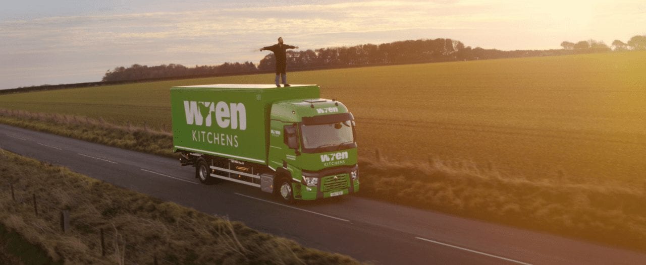 История любви: он и кухня