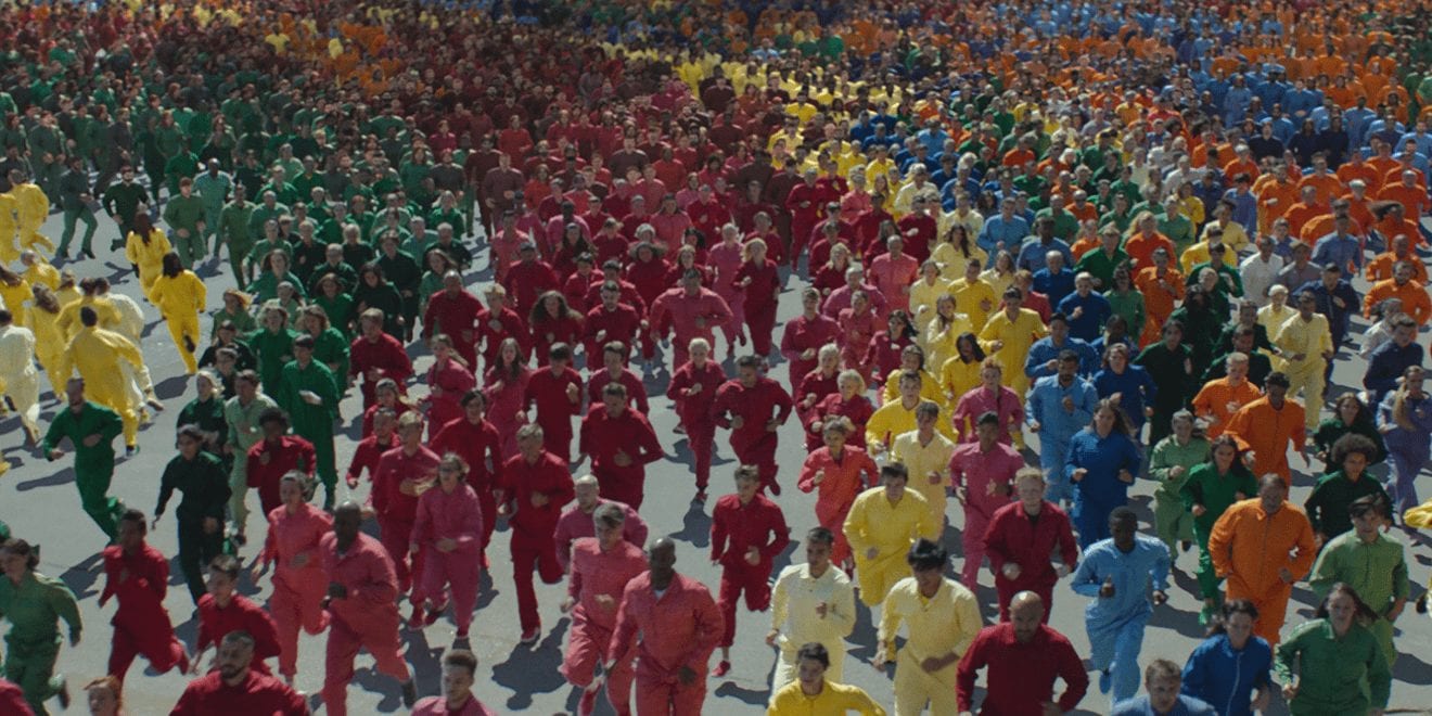 Безумный «цветной поток» в новой рекламе iPhone XR