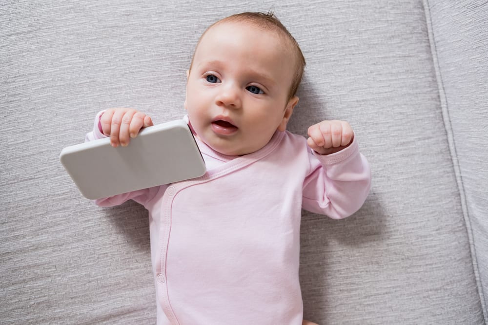 Увлечение гаджетами тормозит развитие детей