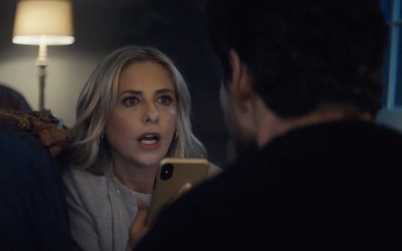 Почему Сару Мишель Геллар не узнает смартфон. Новая кампания Olay