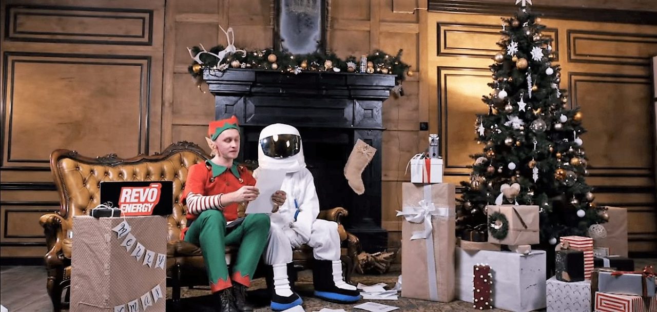 REVO™ и Дед Космонавт раздают новогодние подарки