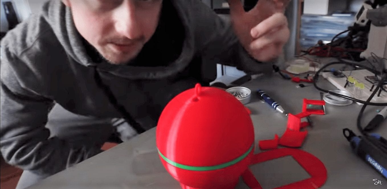 3D-принтер уместили в 3D-печатной елочной игрушке