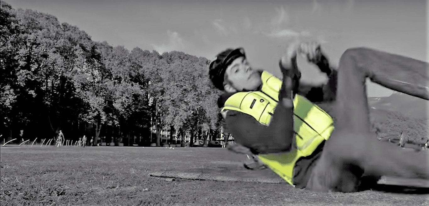 Для велосипедистов разработали надувной жилет безопасности