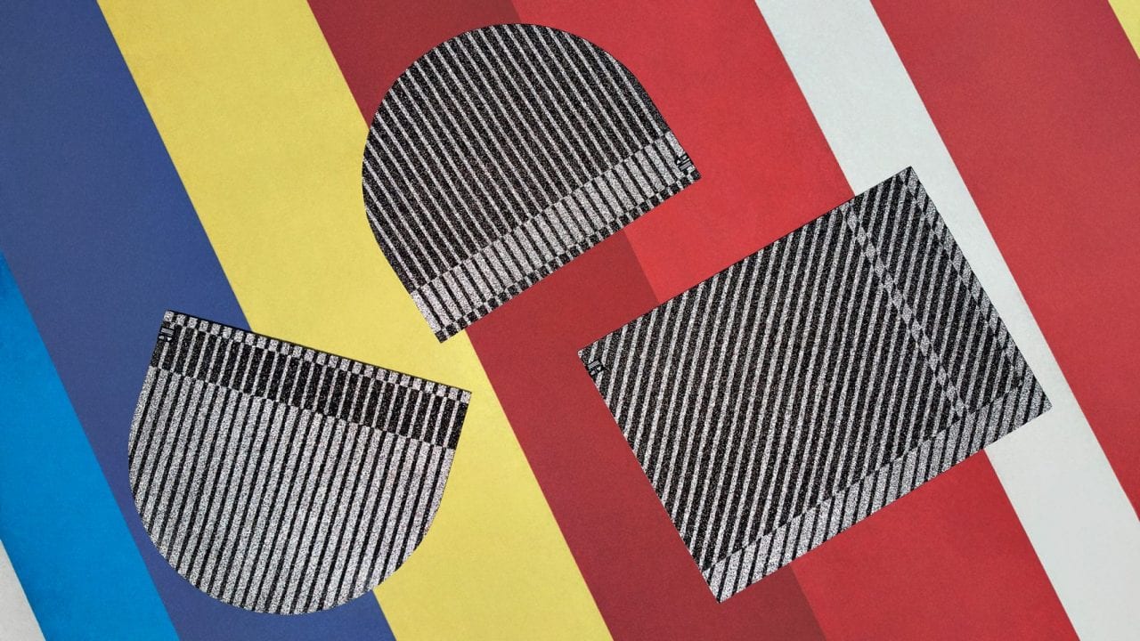 Голландский дизайнер делает коврики из старых кроссовок Adidas