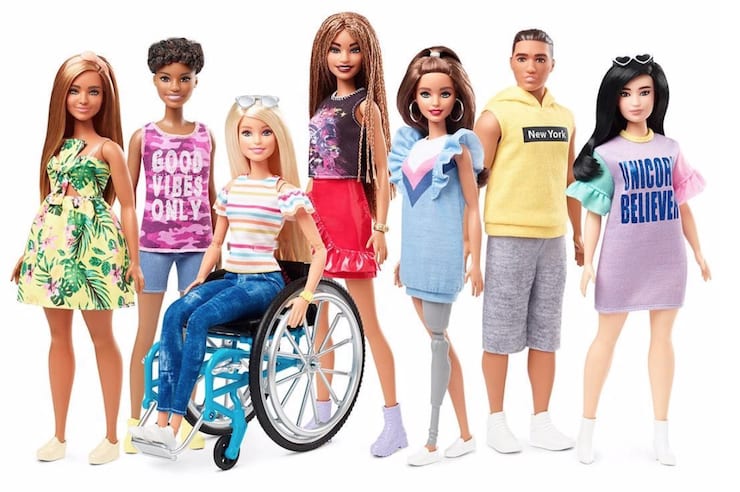 Mattel презентовала кукол Барби с протезом и на коляске