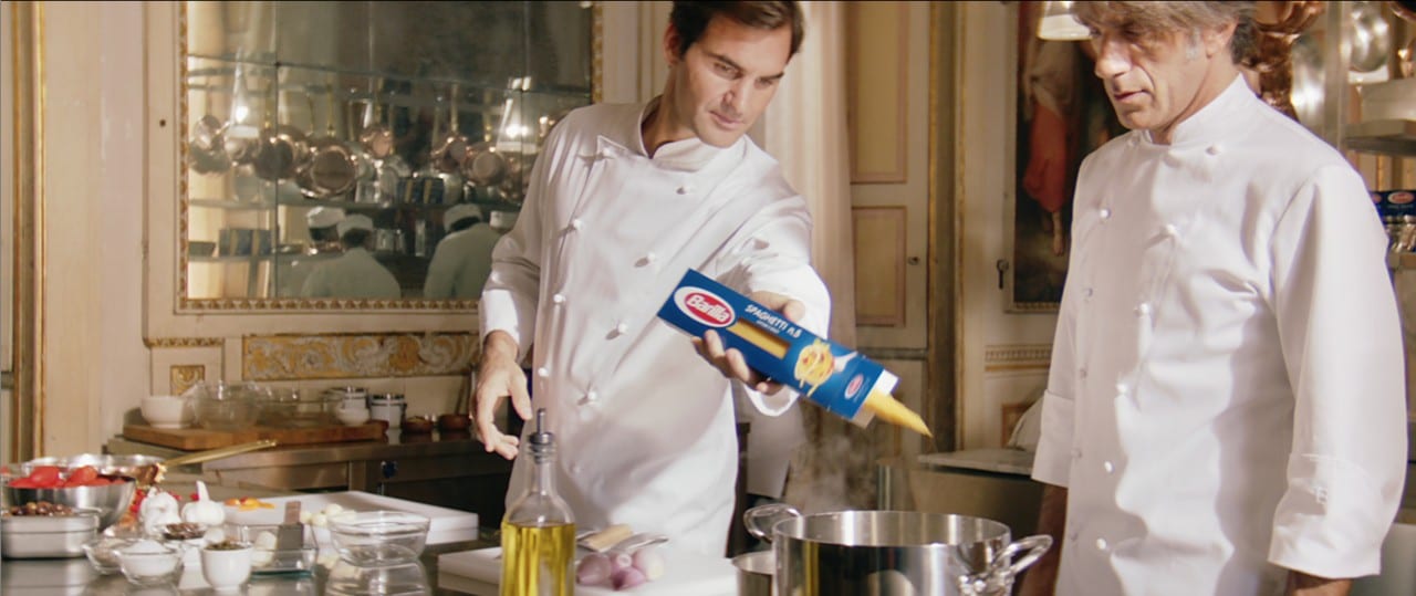 Роджер Федерер варит макароны и спасает вечеринку. Новая реклама спагетти Barilla