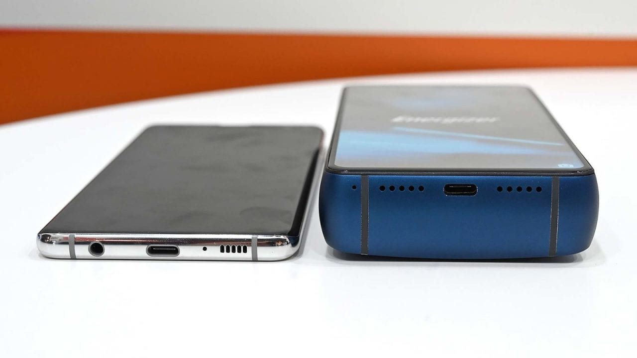 Новый смартфон французской компании: 50 дней без подзарядки