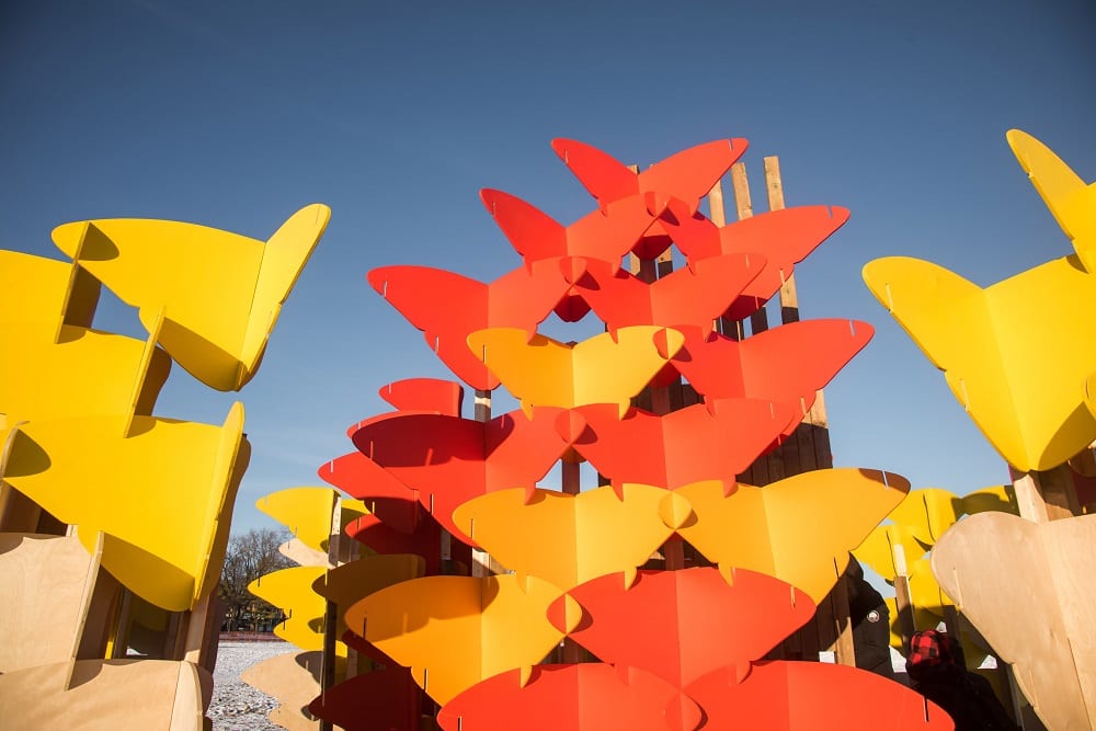 Идею миграции представили в инсталляциях на пляже Торонто