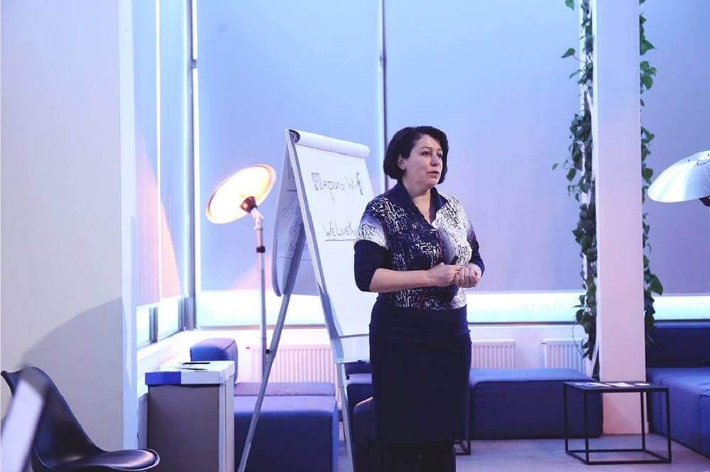 Ирина Михалева: Время шары в соцсетях закончилось, Цукерберг решил «собирать камни».