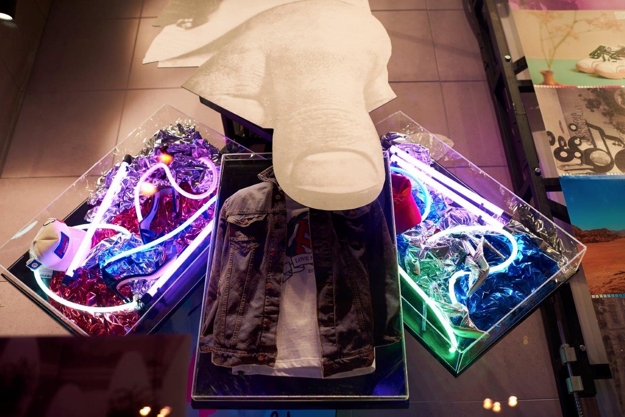 ЦУМ обновил витрины по-весеннему