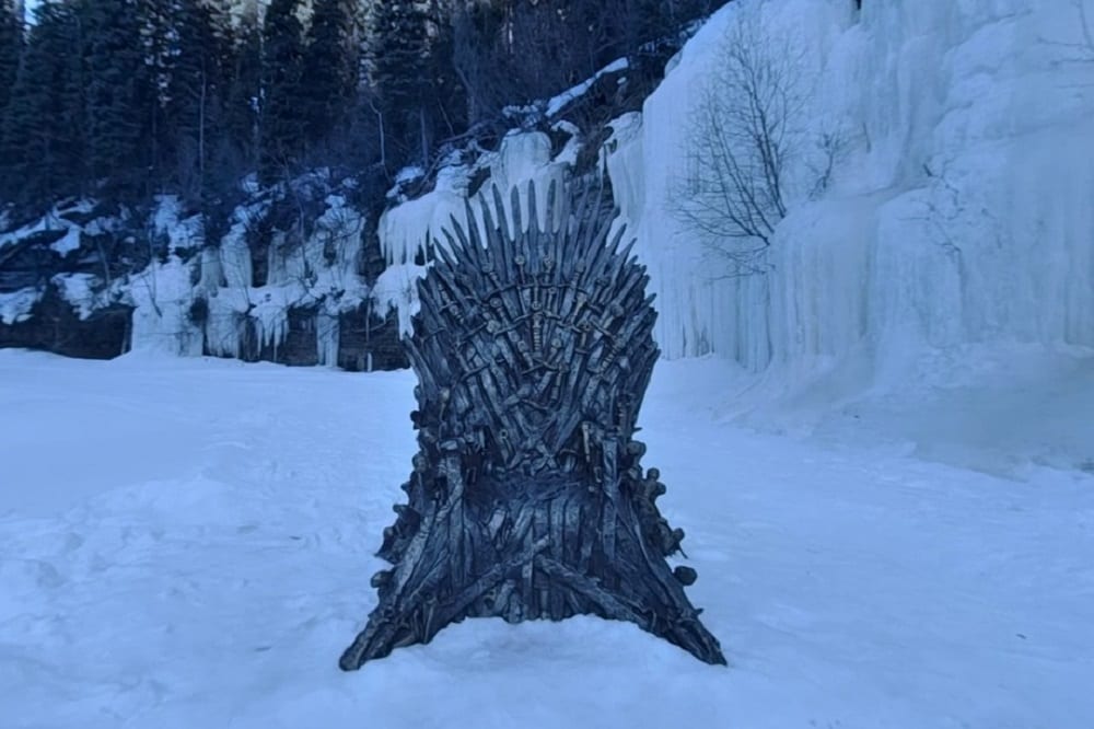 В поисках Железного трона, спрятанного студией HBO: пять уже нашли