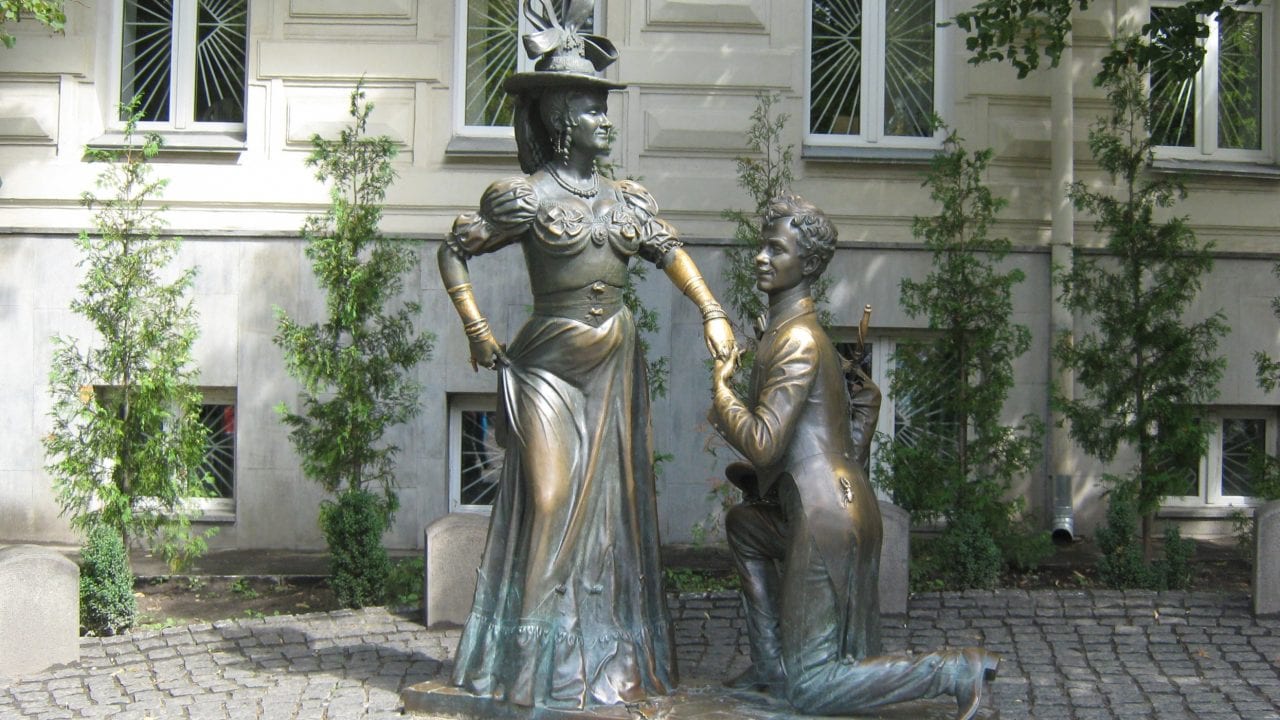 FILM.UA планує екранізувати комедійну п’єсу «За двома зайцями»