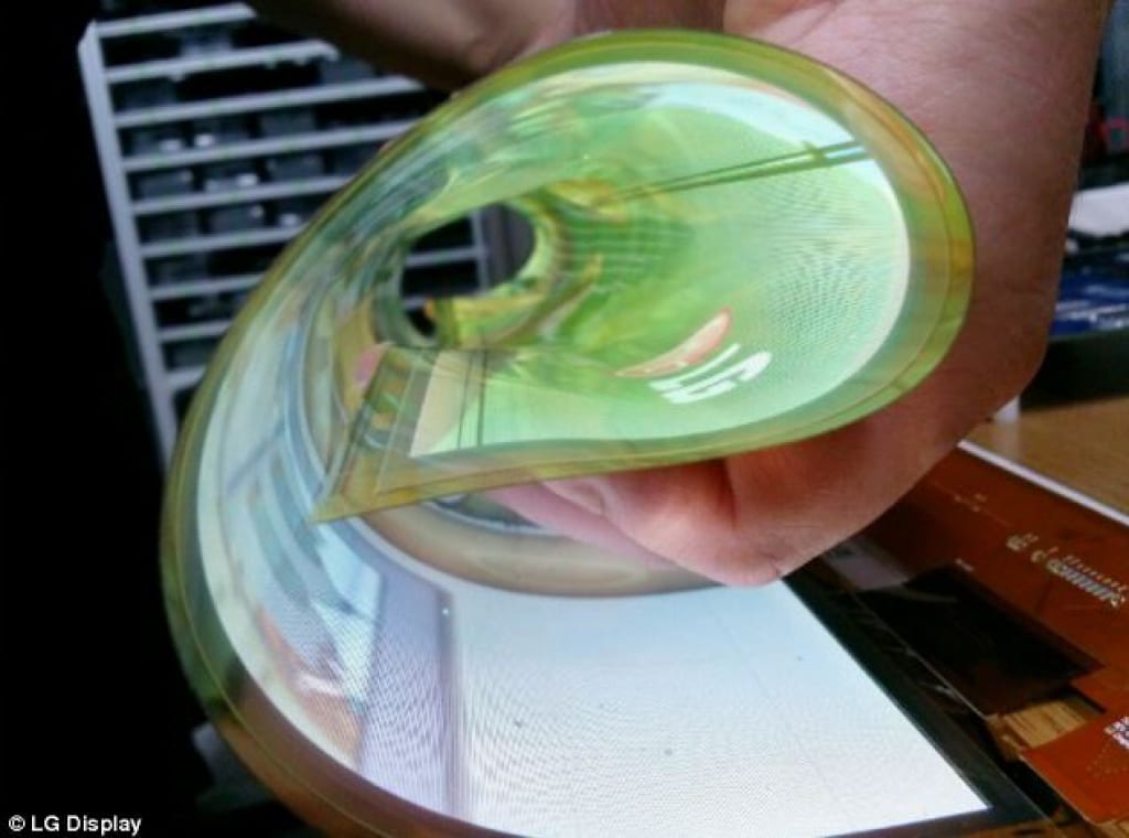 LG запатентовала прозрачный смартфон-раскладушку