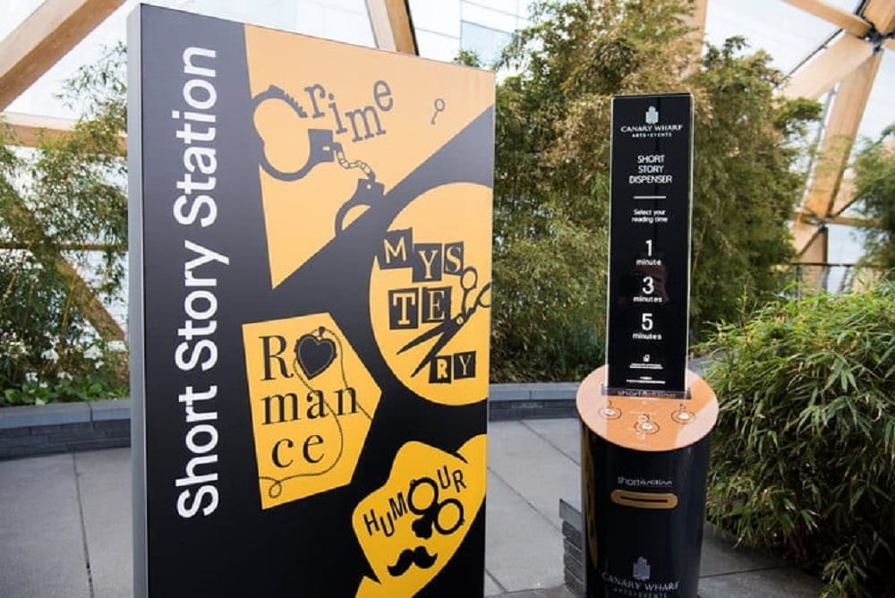 В Лондоне поставили автоматы для раздачи коротких рассказов, чтобы скрасить время, проведенное в дороге