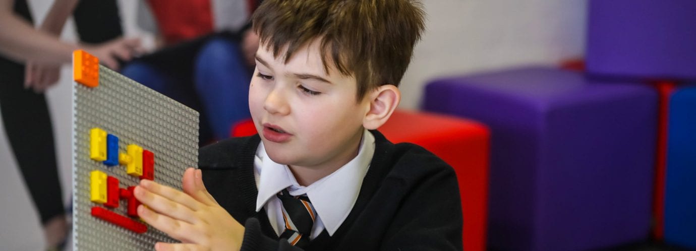 LEGO выпустит конструктор «Кубики Брайля»