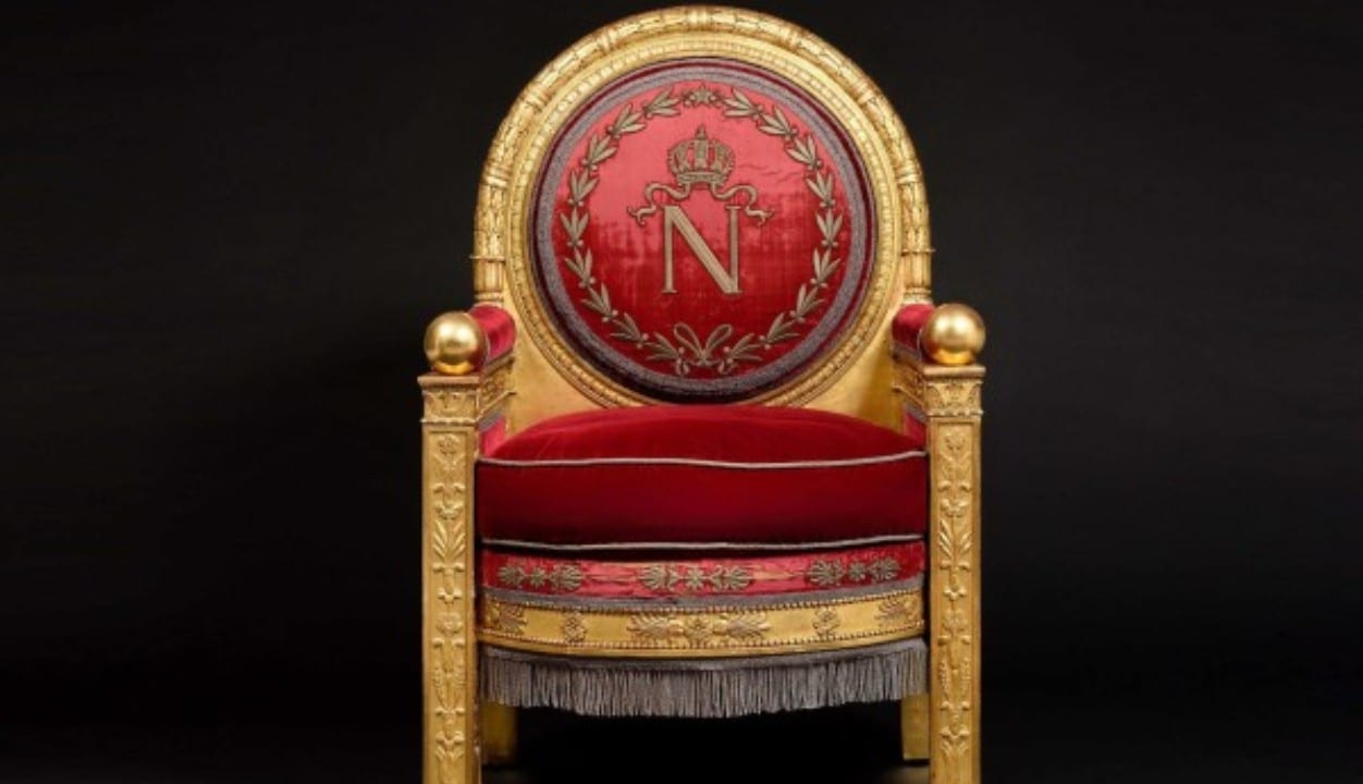 Трон Наполеона Бонапарта продали на аукционе за €500 000