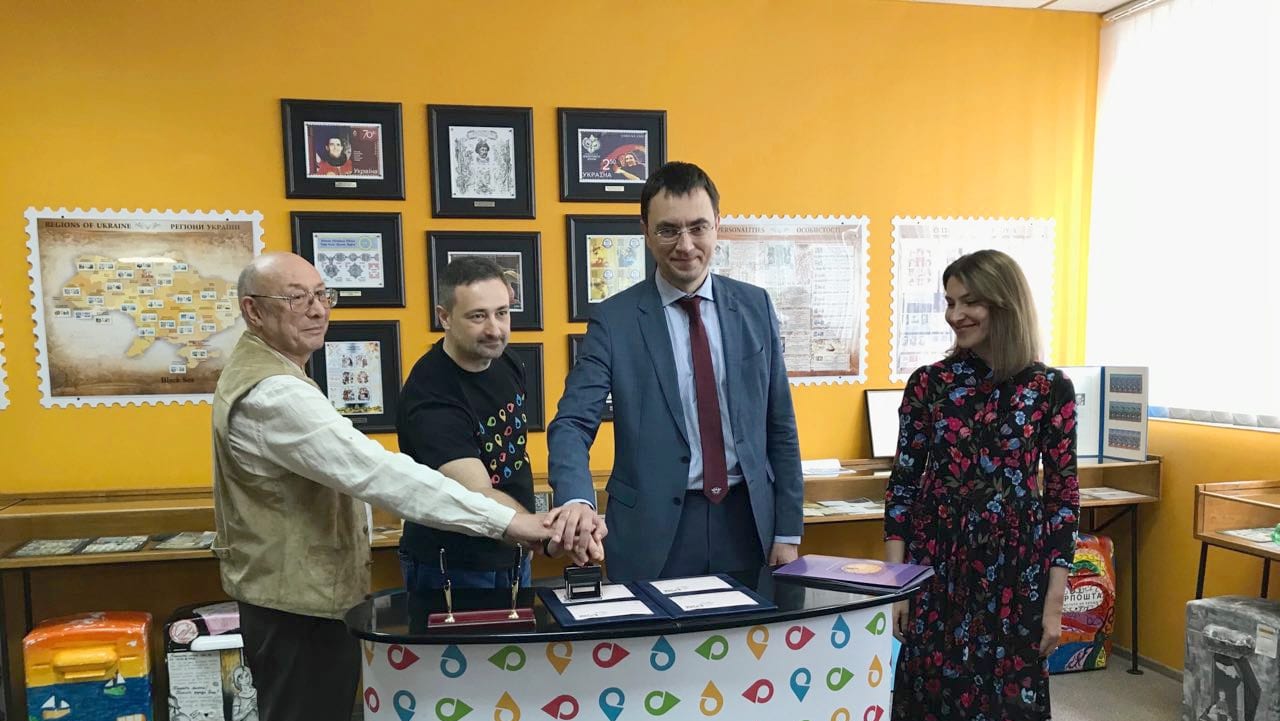 До дня Києва Укрпошта відкрила оновлений музей та випустила марку «Київський торт»