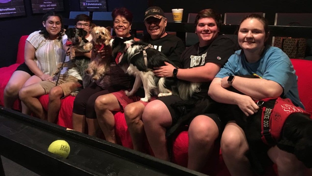 В техасском кинотеатре K9 Cinemas сеансы можно посещать с собаками
