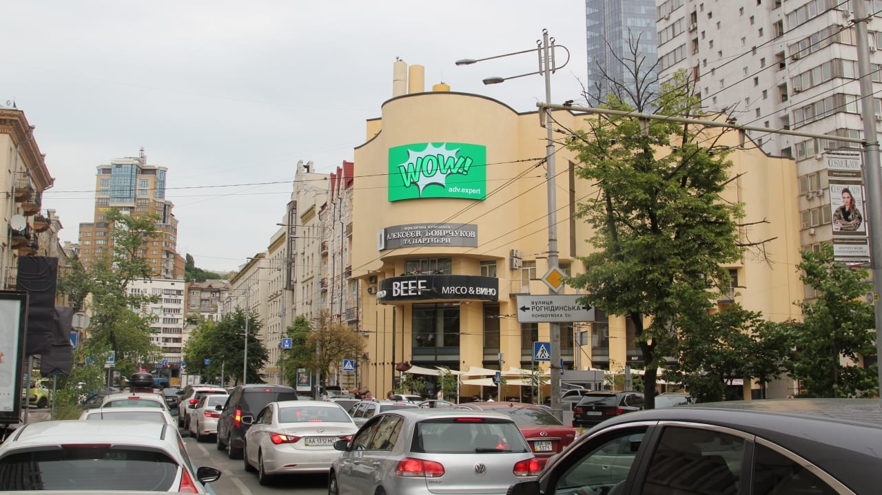 ADV.EXPERT разместила новый цифровой экран в центре Киева