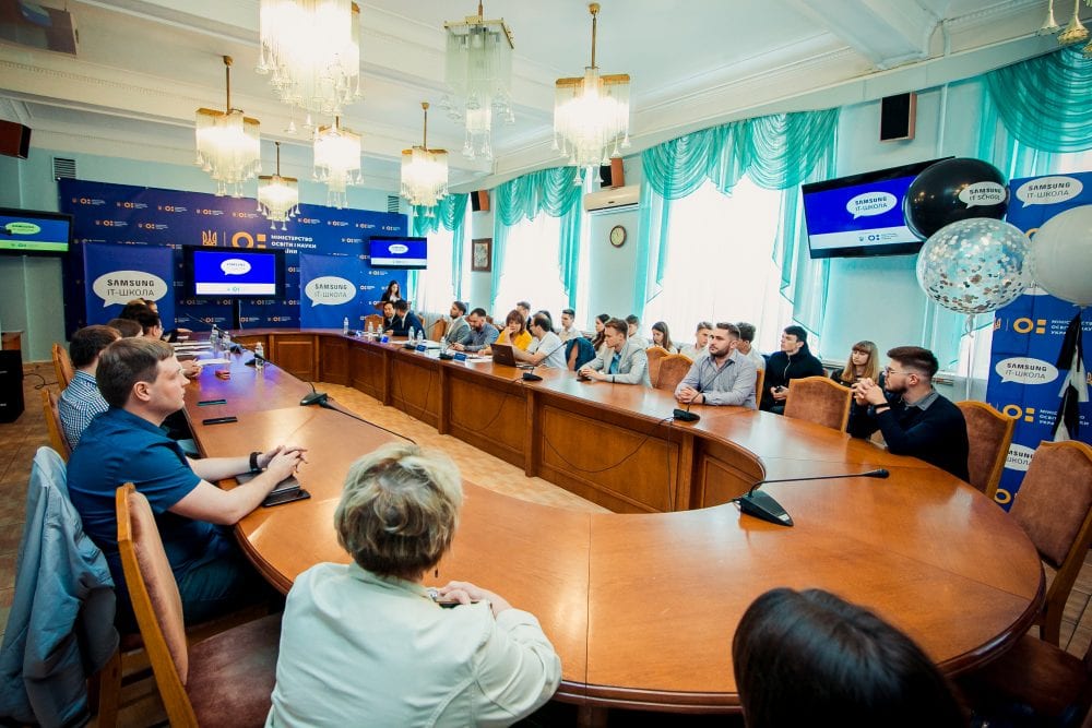 Фіналісти проекту «IT-ШКОЛА SAMSUNG» представили свої роботи в Міністерстві освіти та науки України