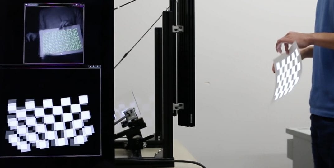 Проектор превратил лист в интерактивный монитор для просмотра томографических снимков