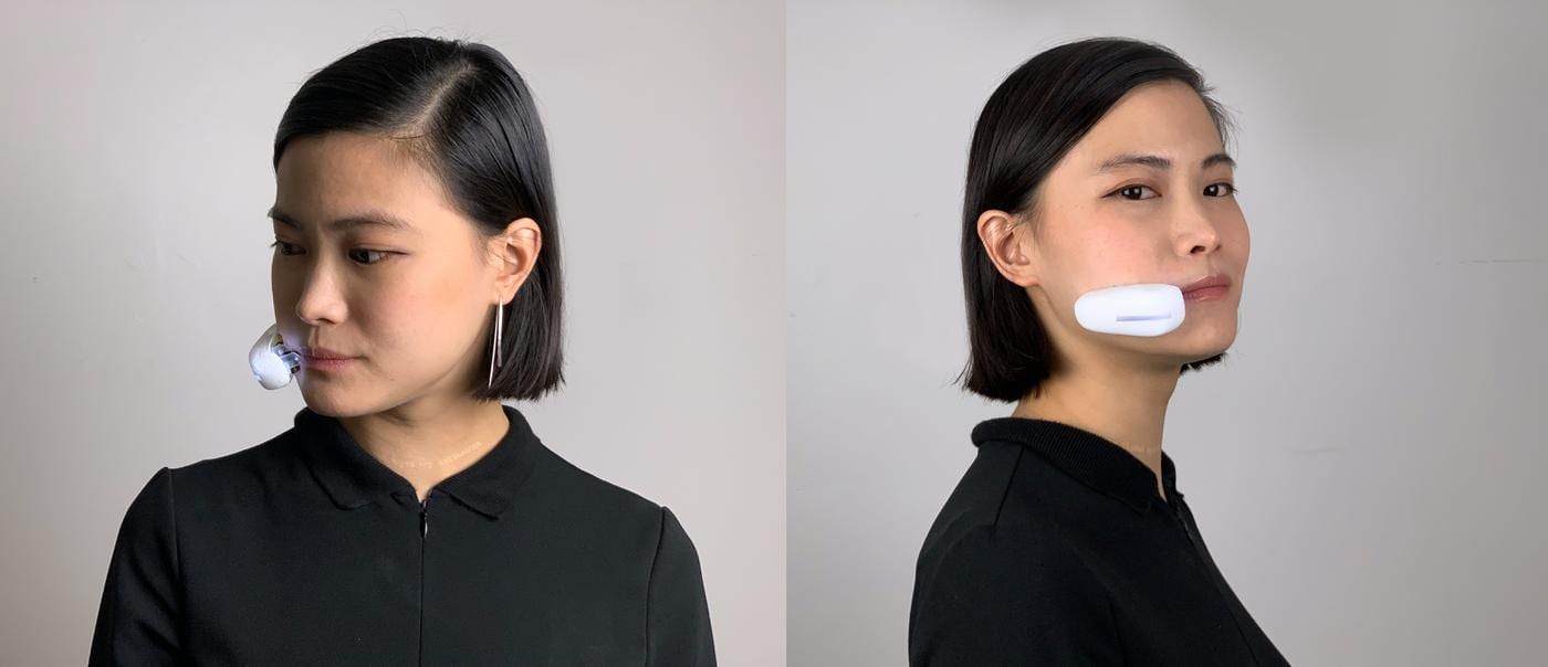 В США разработали датчик на щеке, который следит за составом слюны