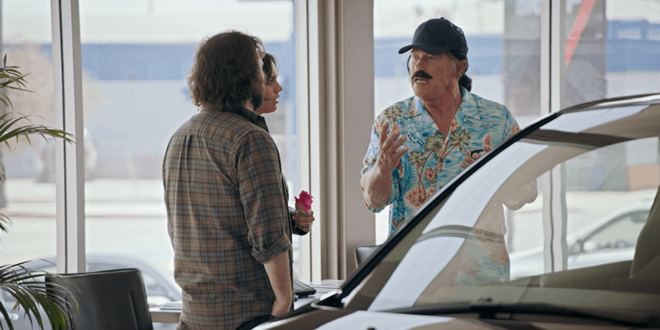 Арнольд Шварцнеггер продает автомобили. Чтобы вы их не покупали.