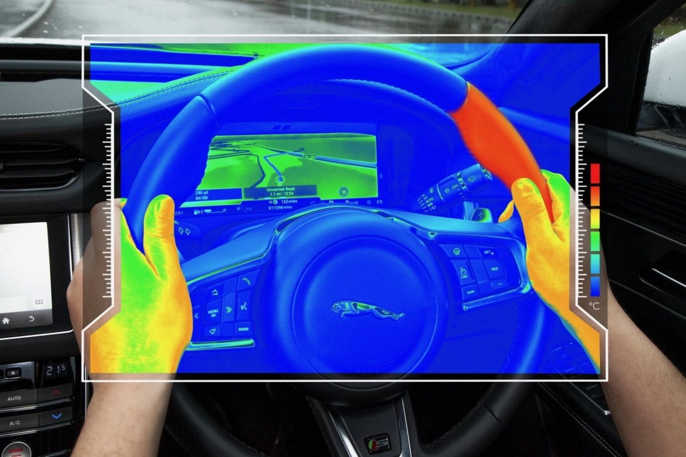 Экспериментальный руль от Jaguar напоминает водителю следить за дорогой