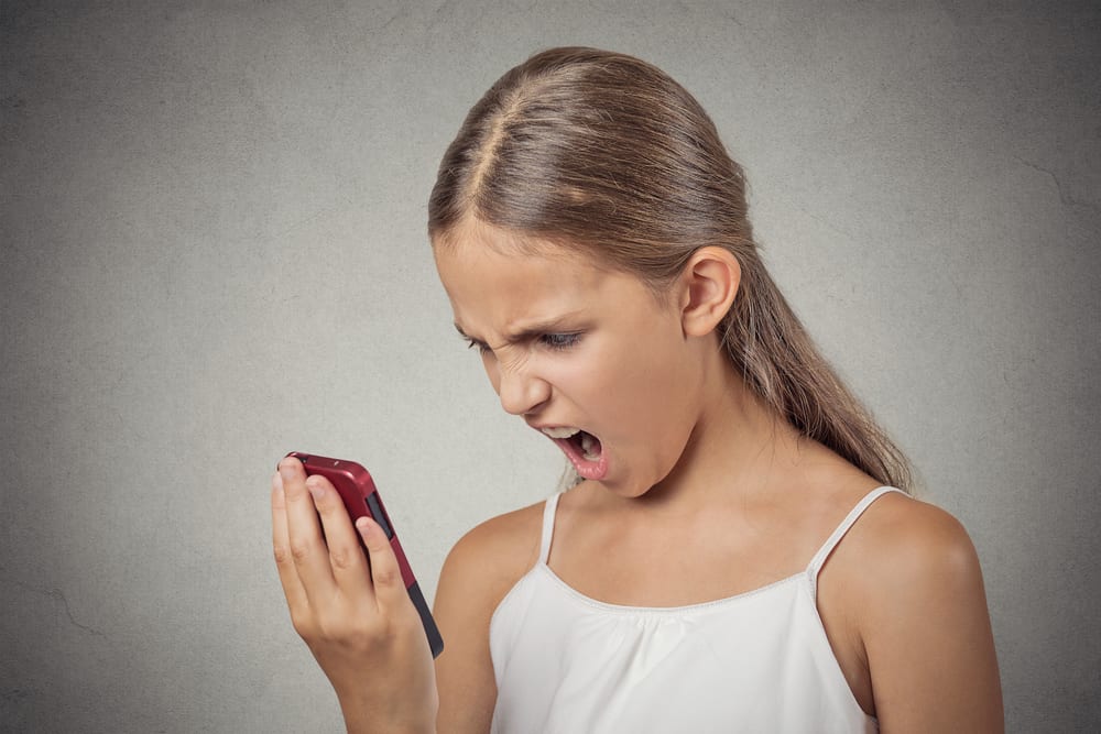 Телевизор и соцсети для подростков опаснее видеоигр