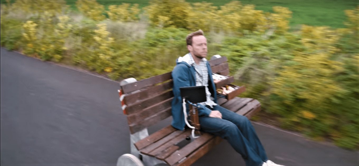 Скамейка на колесах: в рекламе Virgin Trains показали идеальный транспорт для путешествий