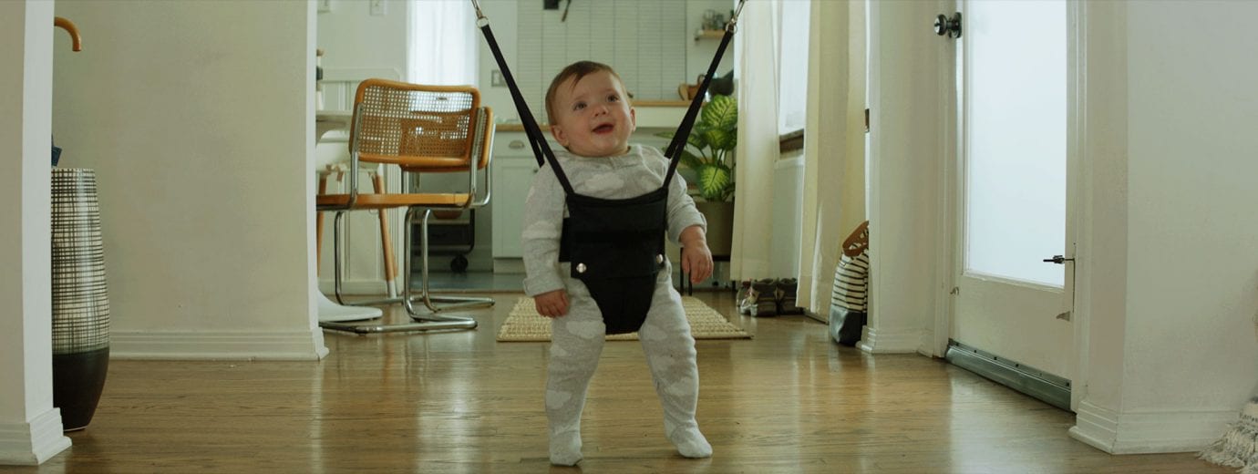 Юный поклонник рэпа в рекламе экосистемы Samsung Galaxy S10