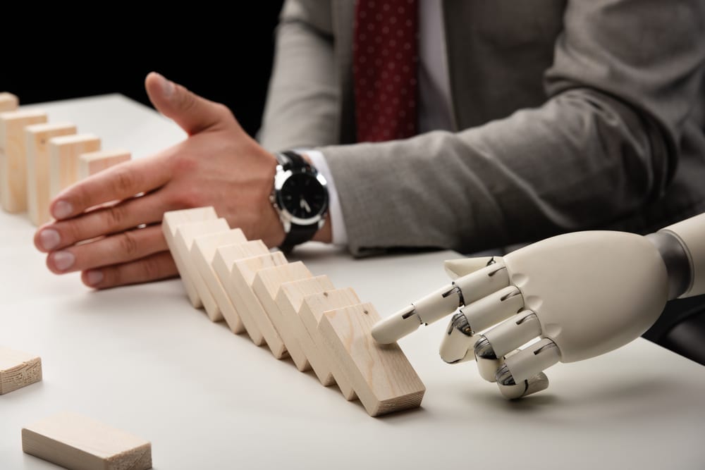 Человек предпочитает отдать свое место роботу, а не другому человеку