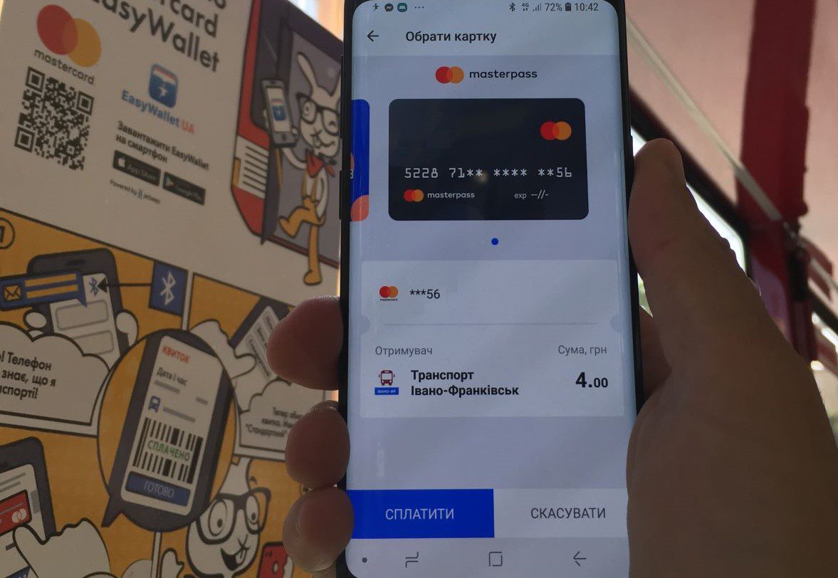 Mastercard та EasyPay запустили в автобусах Івано-Франківська технологію безготівкової оплати зі смартфона