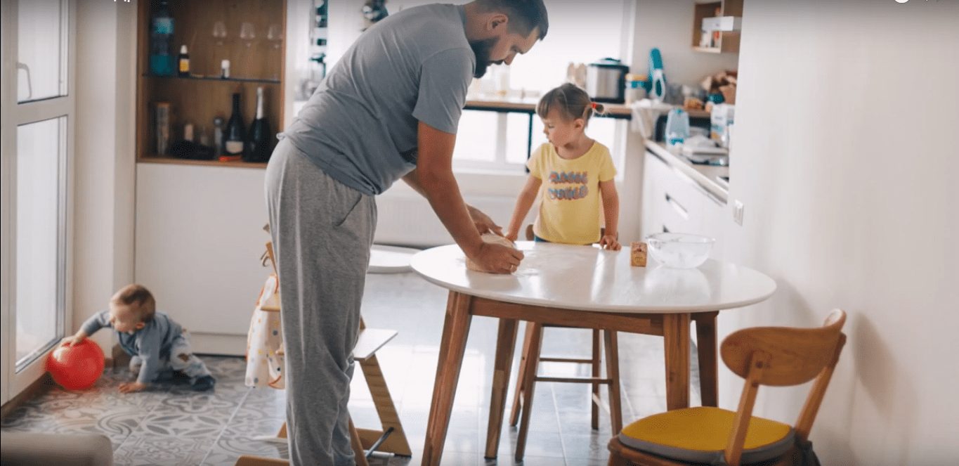 Тато, дріжджі та Facebook. Пасхальна кампанія від Kinograf для «Духмяна Хата»