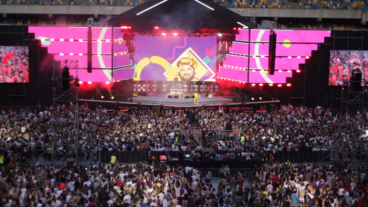 MOZGI GROUP и Favorit Sport организовали музыкальный фестиваль Ready.Steady.Favorit в НСК «Олимпийский»