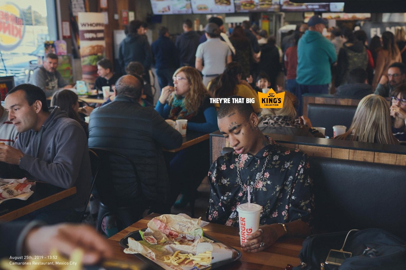 После сытного обеда полагается поспать: Burger King фотографирует уснувших посетителей