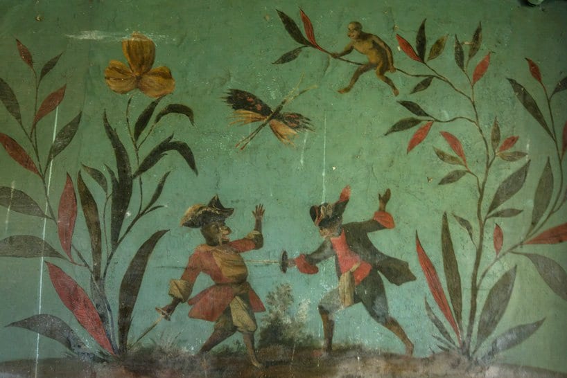 Фрески в руинах: новая фотосерия Ромена Вейллона