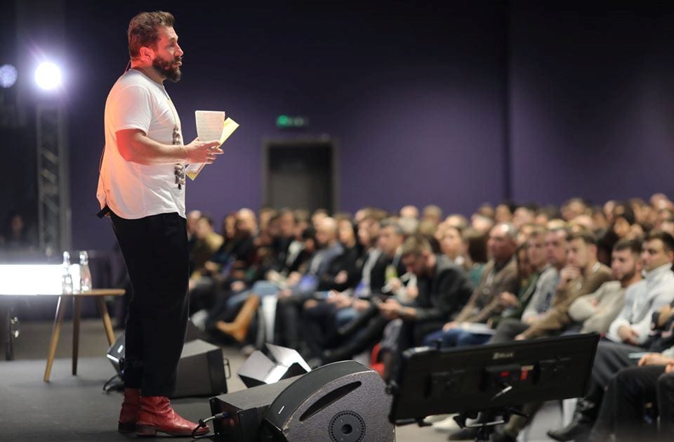 В Киеве состоялась конференция при участии Евгения Чичваркина