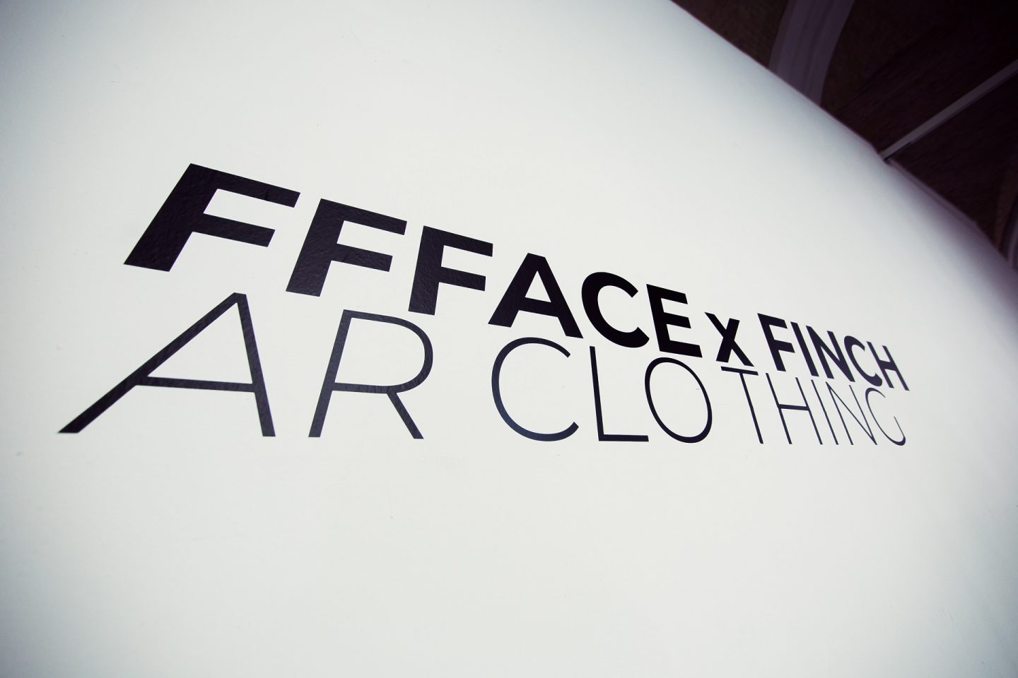 В Україні відбувся перший показ напівцифрового одягу в рамках Ukrainian Fashion Week