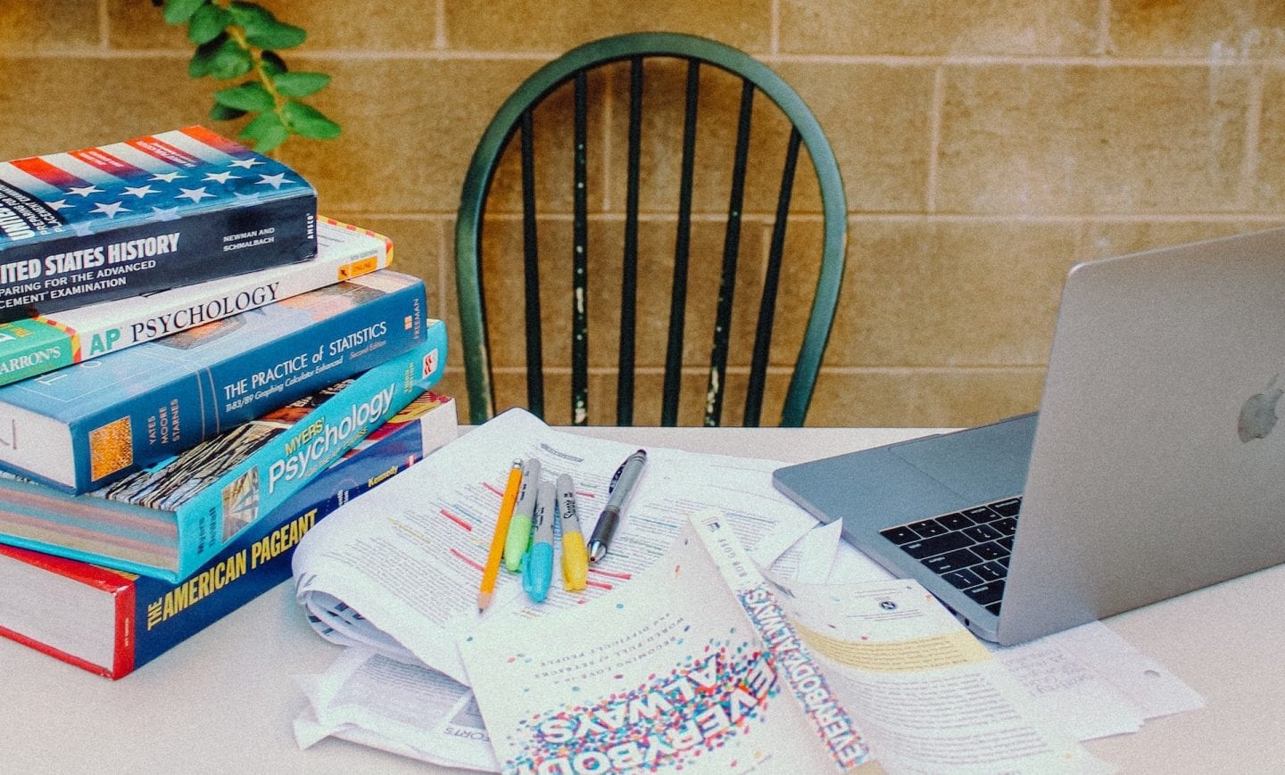 Гранти, конкурси, онлайн-курси: добірка актуальних можливостей для креаторів