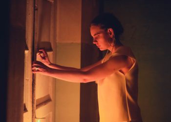 Київський гурт Wahomo випустив кліп на пісню «Divuvannya» про пострадянське «придане» нашого суспільства