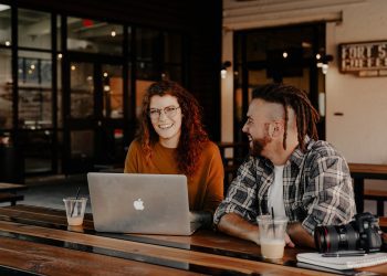 OLX Робота: cтудентам без досвіду готові платити 20 тисяч гривень, а менеджер — найпопулярніша професія для молоді