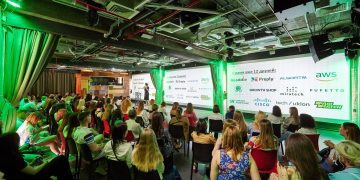 Топові компанії України поділилися секретами побудови сильних команд на Wtech Meetup