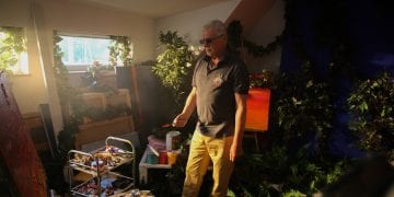 Знаменитий український художник Анатолій Криволап знявся у дебютному відео ROXOLANA