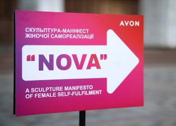 Звільнити жінку від стереотипів: у Києві з’явився артоб’єкт Nova