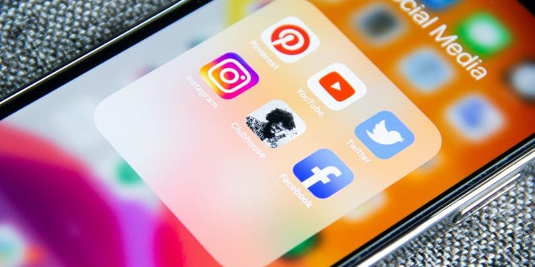 Facebook втрачає аудиторію у великих містах України. Результати дослідження соцмереж