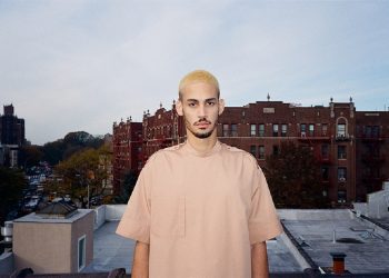 Дизайнер Іван Фролов запустив лінійку агендерного одягу