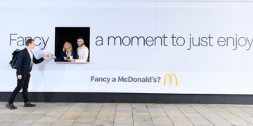 Відвідувачі McDonald’s можуть отримати їжу ще швидше за допомогою білборда walk-thru