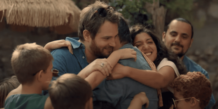 Французький бренд Intermarché тендітно показує глядачеві теплі стосунки людей, яких об’єднує смачна їжа